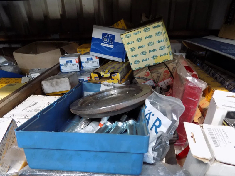 Diversen nieuwe trailer onderdelen en van volvo-mercedes - Навесное оборудование: фото 4 Diversen nieuwe trailer onderdelen en van volvo-mercedes - Навесное оборудование: фото 4