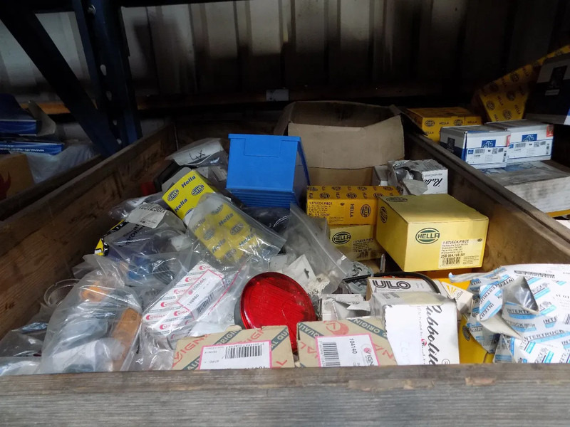 Diversen nieuwe trailer onderdelen en van volvo-mercedes - Навесное оборудование: фото 5 Diversen nieuwe trailer onderdelen en van volvo-mercedes - Навесное оборудование: фото 5