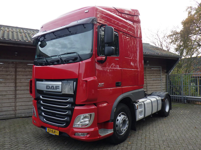 DAF XF 440 NEW TACHO / Holland Truck / 8 Tons vooras / Standairco / Standkachel - Тягач: фото 1 DAF XF 440 NEW TACHO / Holland Truck / 8 Tons vooras / Standairco / Standkachel - Тягач: фото 1