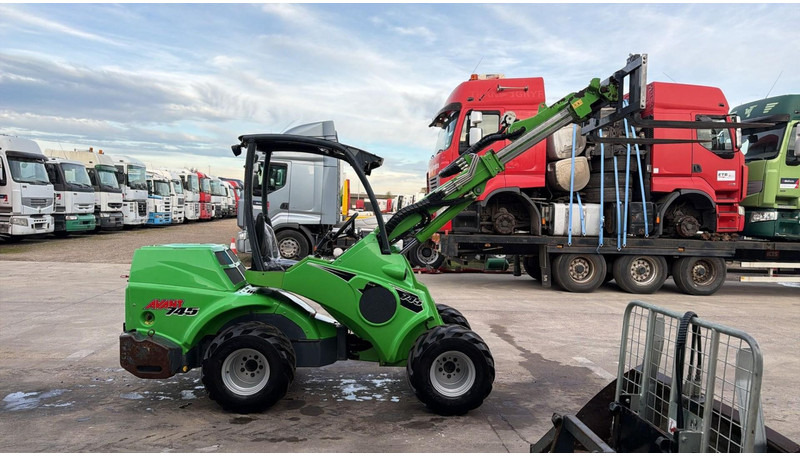 Avant 745 TDL (BELGIAN MACHINE / TOP CONDITION / 4X4 OPTIDRIVE / INCL ATTACHMENTS) - Гусеничный мини-погрузчик: фото 4 Avant 745 TDL (BELGIAN MACHINE / TOP CONDITION / 4X4 OPTIDRIVE / INCL ATTACHMENTS) - Гусеничный мини-погрузчик: фото 4