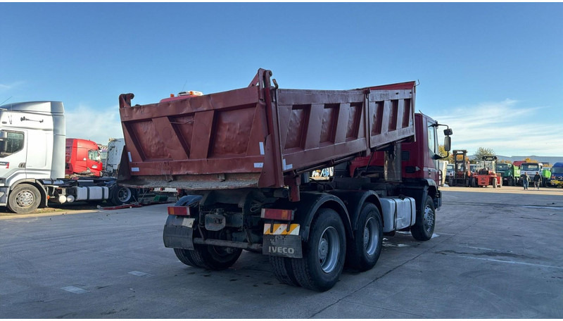 Iveco Eurotrakker 260 E 34 (POMPE MANUELLE / MANUAL PUMP / LAMES / GRAND PONT / BOITE MANUELLE) - Самосвал: фото 4 Iveco Eurotrakker 260 E 34 (POMPE MANUELLE / MANUAL PUMP / LAMES / GRAND PONT / BOITE MANUELLE) - Самосвал: фото 4