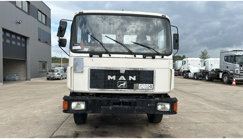 MAN 18.232 (MANUAL PUMP / 6 CYLINDER / POMPE MANUELLE / LAMES / STEEL SUSPENSION) - Грузовик-шасси: фото 2 MAN 18.232 (MANUAL PUMP / 6 CYLINDER / POMPE MANUELLE / LAMES / STEEL SUSPENSION) - Грузовик-шасси: фото 2