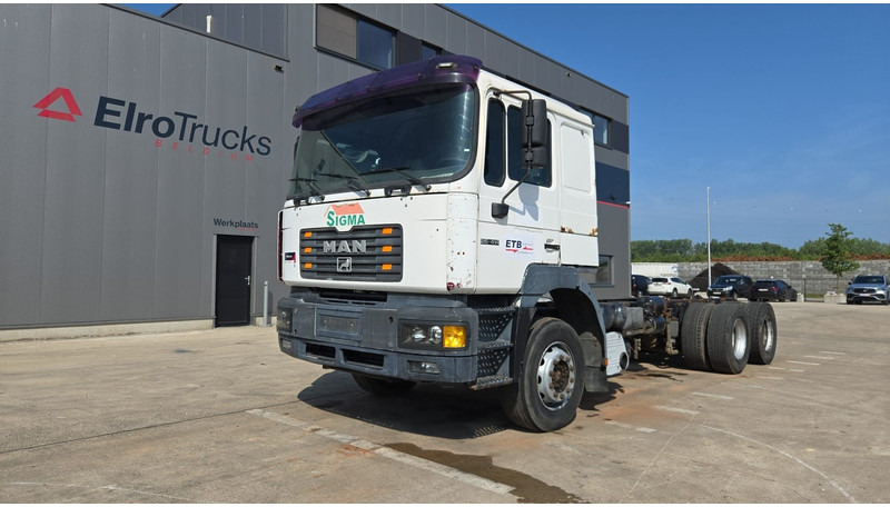 MAN 26.414 (6X4 / 6 CYLINDER / MANUAL GEARBOX / 10 TYRES / LONG CHASSIS / EURO 2) - Грузовик-шасси: фото 1 MAN 26.414 (6X4 / 6 CYLINDER / MANUAL GEARBOX / 10 TYRES / LONG CHASSIS / EURO 2) - Грузовик-шасси: фото 1