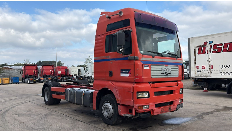MAN TGA 18.410 (POMPE MANUELLE / MANUAL PUMP / BOITE MANUELLE / MANUAL GEARBOX) - Грузовик-шасси: фото 3 MAN TGA 18.410 (POMPE MANUELLE / MANUAL PUMP / BOITE MANUELLE / MANUAL GEARBOX) - Грузовик-шасси: фото 3