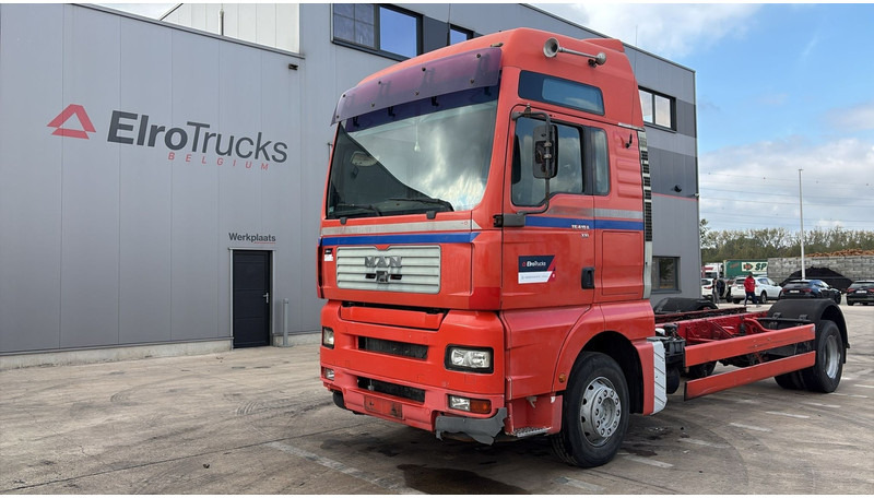 MAN TGA 18.410 (POMPE MANUELLE / MANUAL PUMP / BOITE MANUELLE / MANUAL GEARBOX) - Грузовик-шасси: фото 1 MAN TGA 18.410 (POMPE MANUELLE / MANUAL PUMP / BOITE MANUELLE / MANUAL GEARBOX) - Грузовик-шасси: фото 1