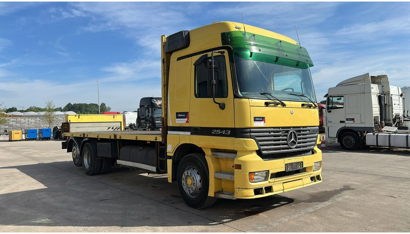 Mercedes-Benz ACTROS 2543 (EPS / 3 PEDALES / LAMES DEVANT / STEEL FRONT / PARFAIT ETAT !! / V6) - Грузовик бортовой/ Платформа: фото 2 Mercedes-Benz ACTROS 2543 (EPS / 3 PEDALES / LAMES DEVANT / STEEL FRONT / PARFAIT ETAT !! / V6) - Грузовик бортовой/ Платформа: фото 2