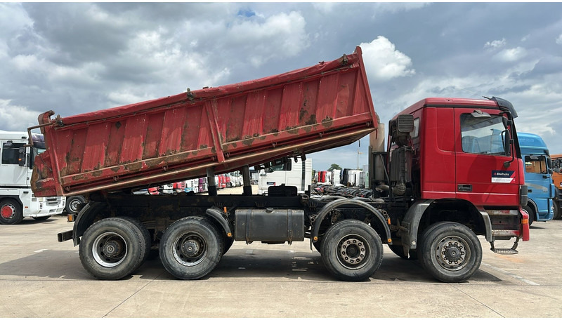 Mercedes-Benz Actros 4143 (8X6 / LAMES / EPS / V6 / GRAND PONT / BIG AXLE / 3 PEDALES) - Самосвал: фото 5 Mercedes-Benz Actros 4143 (8X6 / LAMES / EPS / V6 / GRAND PONT / BIG AXLE / 3 PEDALES) - Самосвал: фото 5