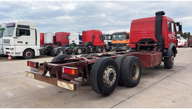 Mercedes-Benz SK 2233 (GRAND PONT / V8 AVEC 2X TURBO / BIG AXLE) - Грузовик-шасси: фото 4 Mercedes-Benz SK 2233 (GRAND PONT / V8 AVEC 2X TURBO / BIG AXLE) - Грузовик-шасси: фото 4