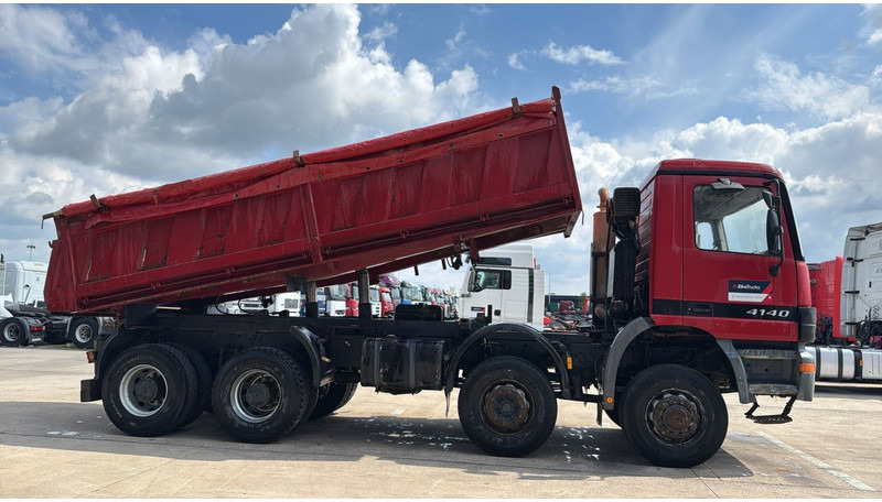 Mercedes-Benz actros 4140 (8X6 / BOITE MANUELLE / MANUAL GEARBOX / GRAND PONT / LAMES / STEEL SUSP.) - Самосвал: фото 4 Mercedes-Benz actros 4140 (8X6 / BOITE MANUELLE / MANUAL GEARBOX / GRAND PONT / LAMES / STEEL SUSP.) - Самосвал: фото 4