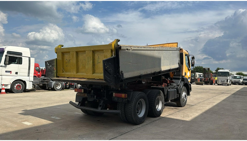 Renault Kerax 385 (POMPE MANUELLE / MANUAL PUMP / 6X4 / LAMES / GRAND PONT) - Самосвал: фото 4 Renault Kerax 385 (POMPE MANUELLE / MANUAL PUMP / 6X4 / LAMES / GRAND PONT) - Самосвал: фото 4