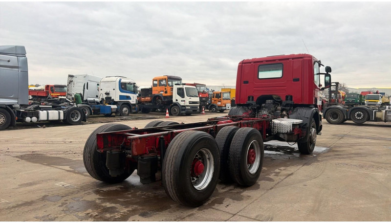 Scania 124 - 400 (MANUAL PUMP / 6X2 / BIG AXLE / GRAND PONT / POMPE MANUELLE) - Грузовик-шасси: фото 4 Scania 124 - 400 (MANUAL PUMP / 6X2 / BIG AXLE / GRAND PONT / POMPE MANUELLE) - Грузовик-шасси: фото 4