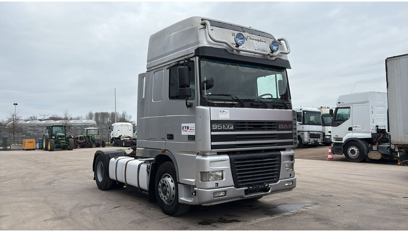 DAF XF 95.480 (EURO 3 / MANUAL GEARBOX / BOITE MANUELLE) - Тягач: фото 3 DAF XF 95.480 (EURO 3 / MANUAL GEARBOX / BOITE MANUELLE) - Тягач: фото 3