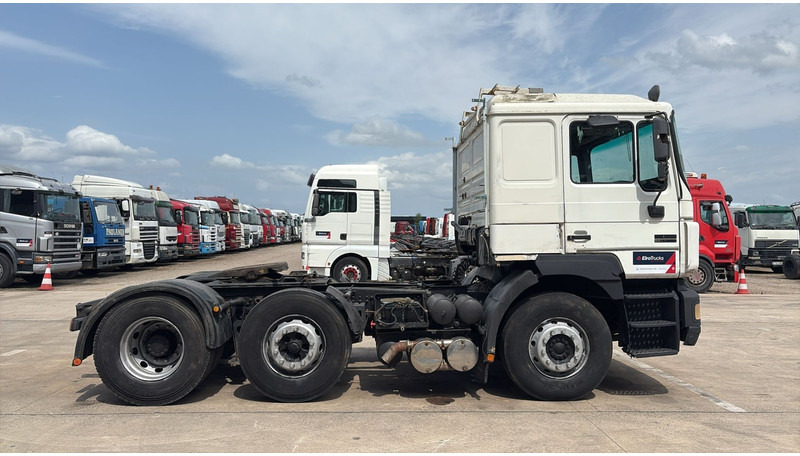 MAN 25.403 (6X2 / 6 CYLINDER / EURO 2 / MANUAL GEARBOX / 8 TYRES) - Тягач: фото 3 MAN 25.403 (6X2 / 6 CYLINDER / EURO 2 / MANUAL GEARBOX / 8 TYRES) - Тягач: фото 3