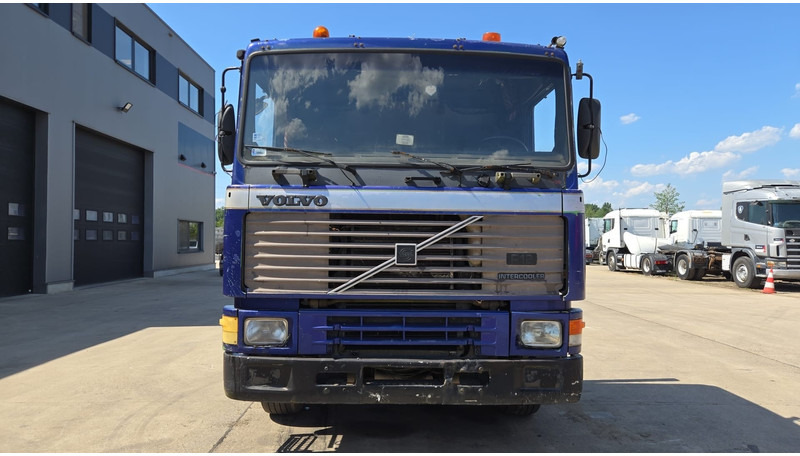 Volvo F 12 - 360 (FULL STEEL SUSPENSION / MANUAL PUMP / SUSP. LAMES / 6X2) - Грузовик-шасси: фото 2 Volvo F 12 - 360 (FULL STEEL SUSPENSION / MANUAL PUMP / SUSP. LAMES / 6X2) - Грузовик-шасси: фото 2