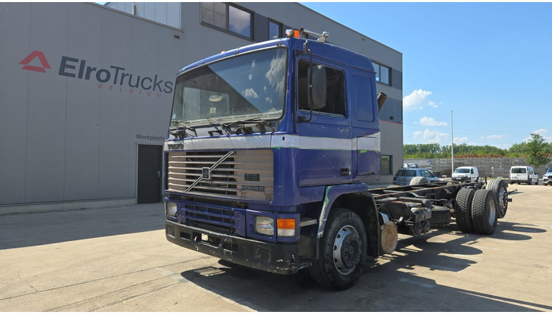 Volvo F 12 - 360 (FULL STEEL SUSPENSION / MANUAL PUMP / SUSP. LAMES / 6X2) - Грузовик-шасси: фото 1 Volvo F 12 - 360 (FULL STEEL SUSPENSION / MANUAL PUMP / SUSP. LAMES / 6X2) - Грузовик-шасси: фото 1