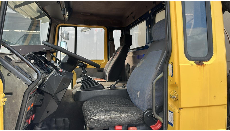 Грузовик-цистерна Volvo FL 6-18 (12400 LITERS / 3 COMPARTIMENTS / EURO 2 / STEEL SUSP. / LAMES): фото 13