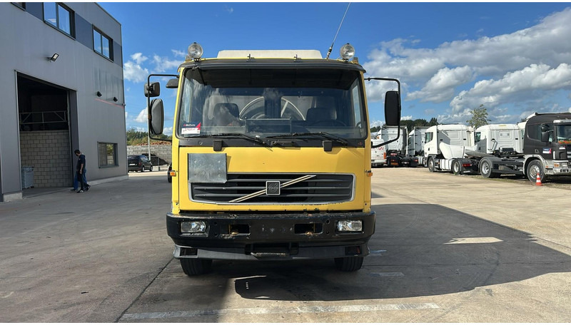 Volvo FL 6-18 (12400 LITERS / 3 COMPARTIMENTS / EURO 2 / STEEL SUSP. / LAMES) - Грузовик-цистерна: фото 2 Volvo FL 6-18 (12400 LITERS / 3 COMPARTIMENTS / EURO 2 / STEEL SUSP. / LAMES) - Грузовик-цистерна: фото 2