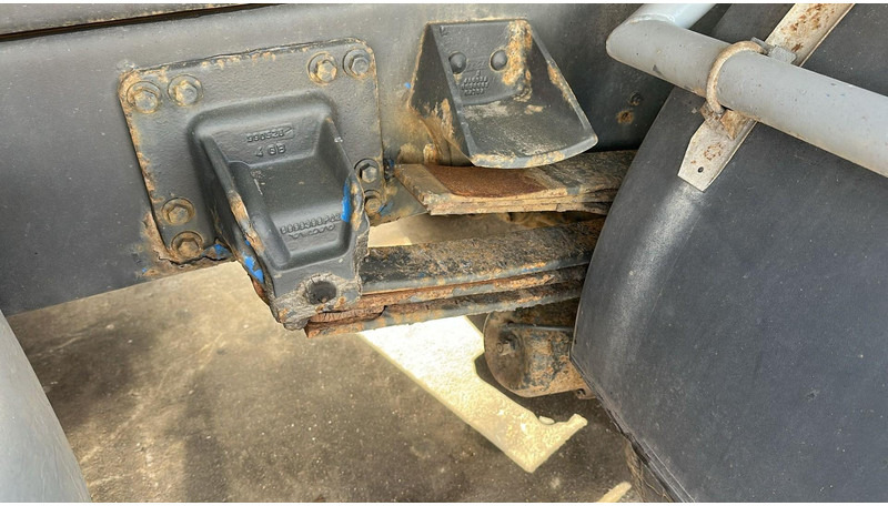 Грузовик-цистерна Volvo FL 6-18 (12400 LITERS / 3 COMPARTIMENTS / EURO 2 / STEEL SUSP. / LAMES): фото 10