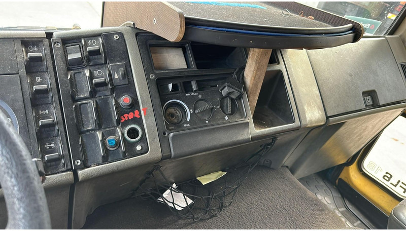 Грузовик-цистерна Volvo FL 6-18 (12400 LITERS / 3 COMPARTIMENTS / EURO 2 / STEEL SUSP. / LAMES): фото 14