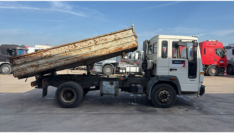 Volvo FL 6 - 8 (MANUAL PUMP / POMPE MANUELLE) - Самосвал: фото 3 Volvo FL 6 - 8 (MANUAL PUMP / POMPE MANUELLE) - Самосвал: фото 3
