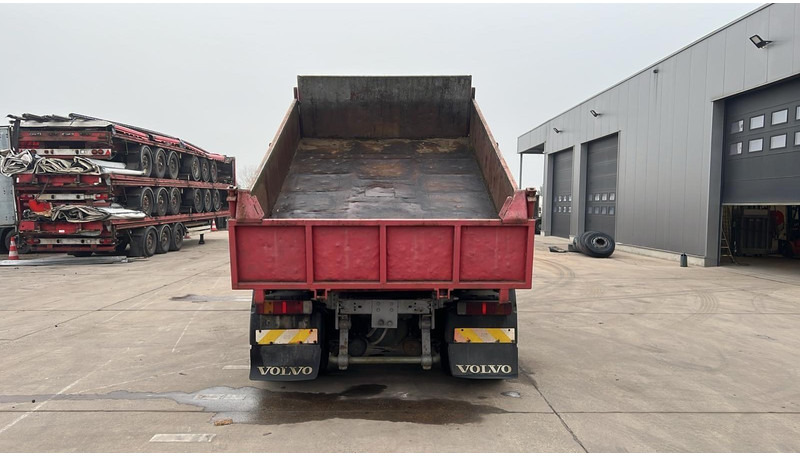 Volvo FM 10 - 320 (POMPE MANUELLE / MANUAL PUMP / MANUAL GEARBOX / BOITE MANUELLE) - Самосвал: фото 5 Volvo FM 10 - 320 (POMPE MANUELLE / MANUAL PUMP / MANUAL GEARBOX / BOITE MANUELLE) - Самосвал: фото 5