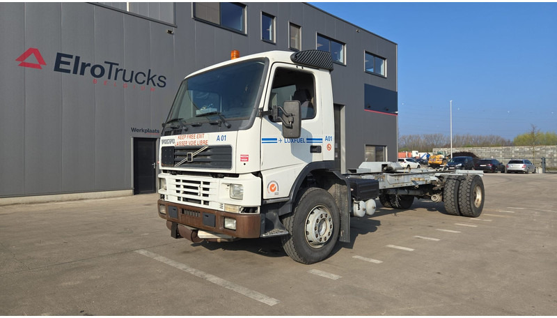Volvo FM 7 - 290 (60.000 KM ORIGINAL !!! / POMPE MANUELLE / LAMES / GRAND PONT / EX AEROPORT) - Грузовик-шасси: фото 1 Volvo FM 7 - 290 (60.000 KM ORIGINAL !!! / POMPE MANUELLE / LAMES / GRAND PONT / EX AEROPORT) - Грузовик-шасси: фото 1