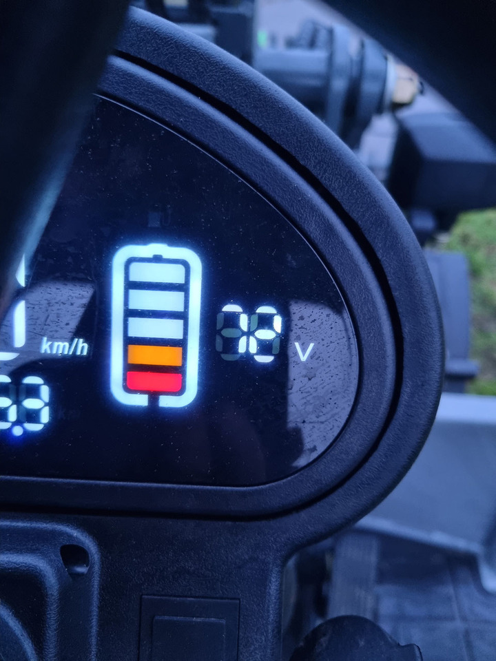 Колёсный погрузчик WCM-L2110e: фото 15 Колёсный погрузчик WCM-L2110e: фото 15