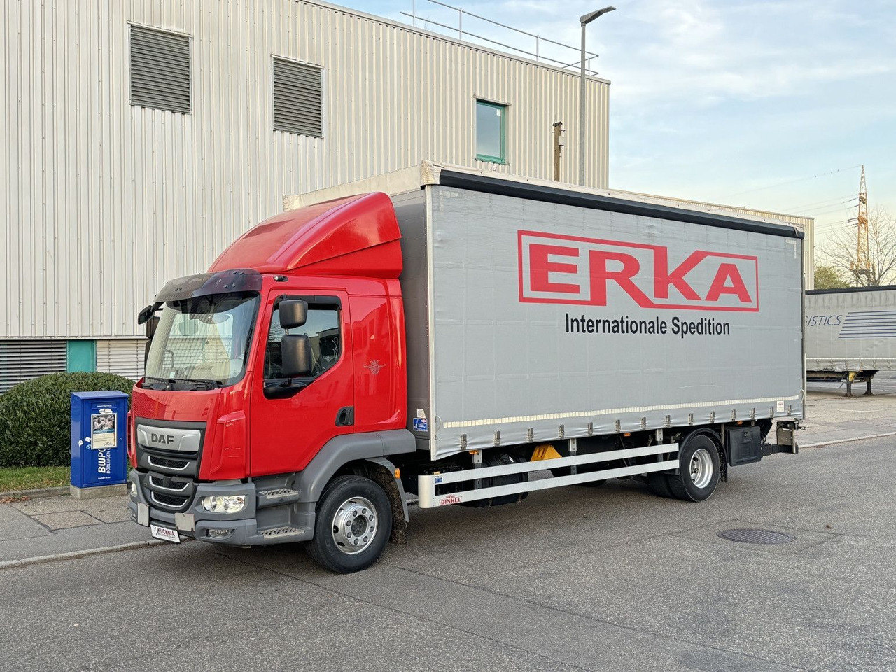 DAF LF 290 FA 16t L-Haus Schiebeplane 7,3m LBW AHK - Тентованный грузовик: фото 1 DAF LF 290 FA 16t L-Haus Schiebeplane 7,3m LBW AHK - Тентованный грузовик: фото 1