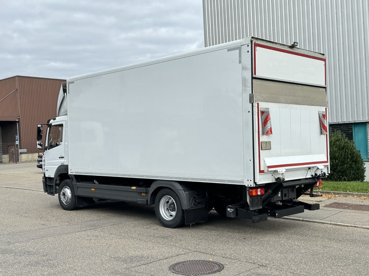 Mercedes-Benz Atego 1221 L Koffer 6,1m LBW AHK Klima TOP - Грузовик с закрытым кузовом: фото 5 Mercedes-Benz Atego 1221 L Koffer 6,1m LBW AHK Klima TOP - Грузовик с закрытым кузовом: фото 5