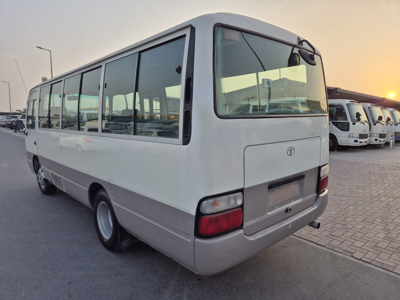 TOYOTA Coaster ... 25 places ...climatisé - Микроавтобус, Пассажирский фургон: фото 3 TOYOTA Coaster ... 25 places ...climatisé - Микроавтобус, Пассажирский фургон: фото 3