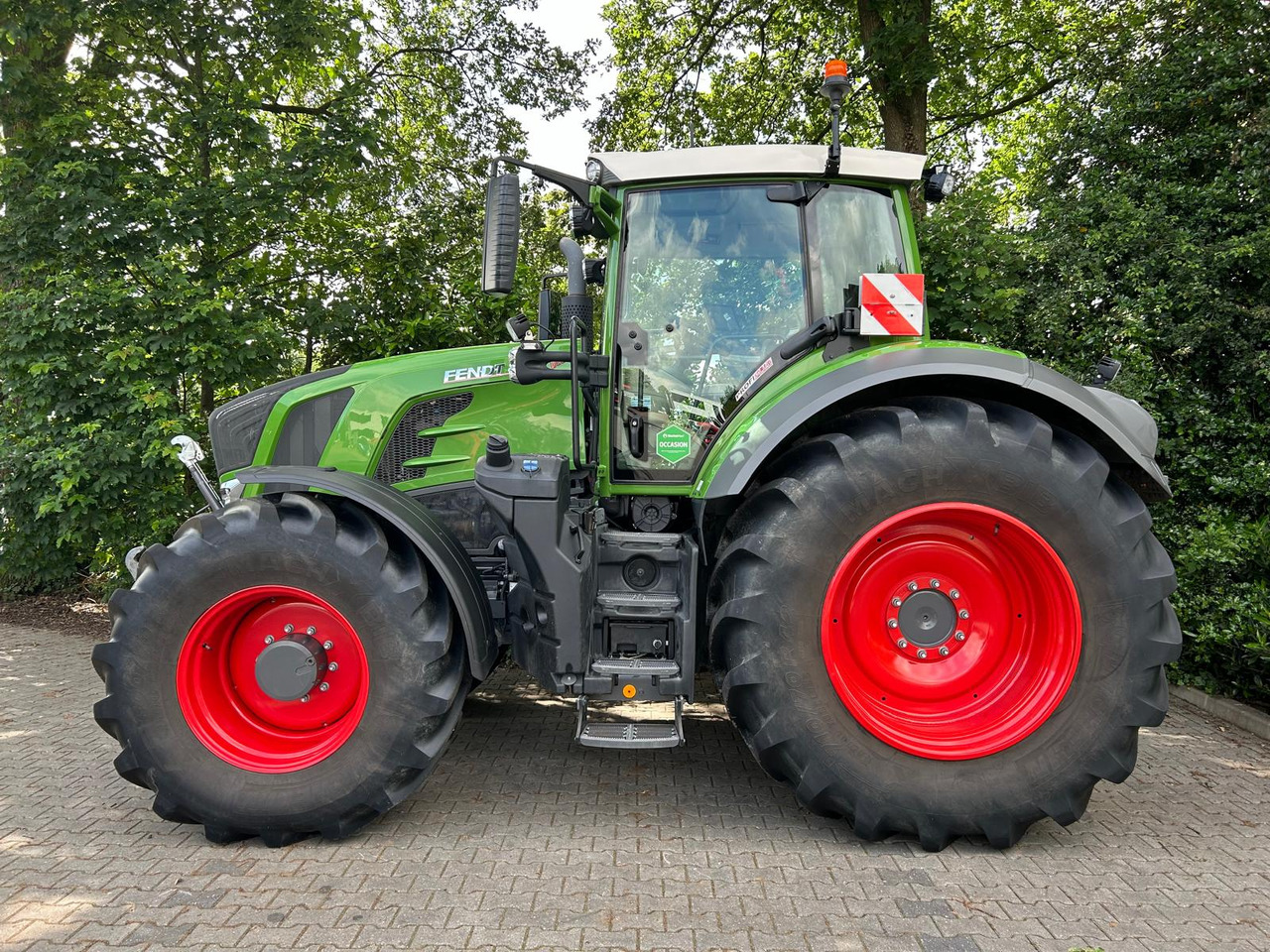 FENDT 828 Vario S4 ProfiPlus - Трактор: фото 2 FENDT 828 Vario S4 ProfiPlus - Трактор: фото 2