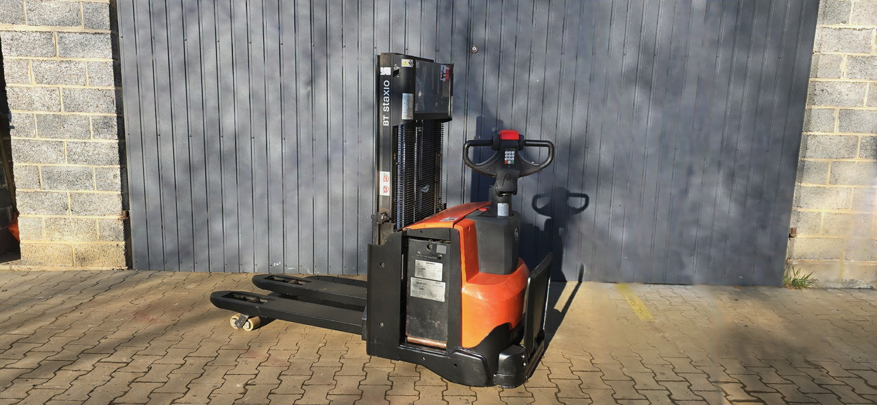 BT SWE 200 D initilal lift, wstępne podnoszenie wideł - Штабелер: фото 3 BT SWE 200 D initilal lift, wstępne podnoszenie wideł - Штабелер: фото 3