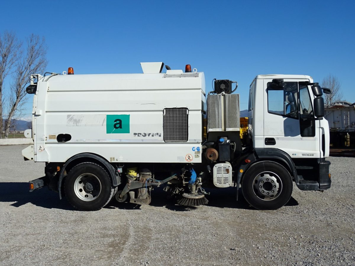 IVECO EUROCARGO 150E22 - Подметально-уборочная машина: фото 2 IVECO EUROCARGO 150E22 - Подметально-уборочная машина: фото 2