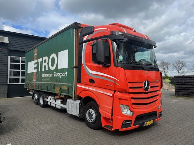 Mercedes Benz Actros 2642 6x2 Mega BDF met zeilbak - Тентованный грузовик: фото 2 Mercedes Benz Actros 2642 6x2 Mega BDF met zeilbak - Тентованный грузовик: фото 2