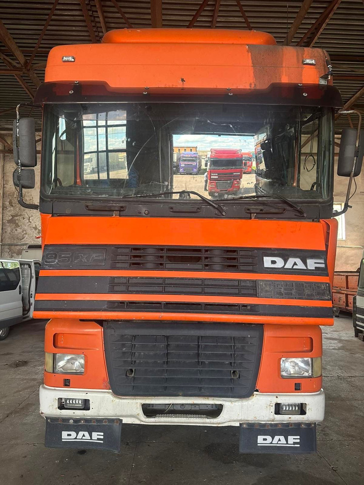 DAF XF 95 Tractor unit - Тягач: фото 1 DAF XF 95 Tractor unit - Тягач: фото 1