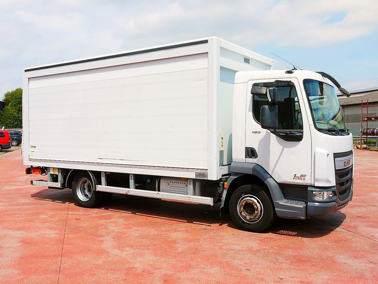 DAF LF 180 12 GETRANKENWAGEN LBW LUFT - Грузовик для перевозки напитков: фото 3 DAF LF 180 12 GETRANKENWAGEN LBW LUFT - Грузовик для перевозки напитков: фото 3