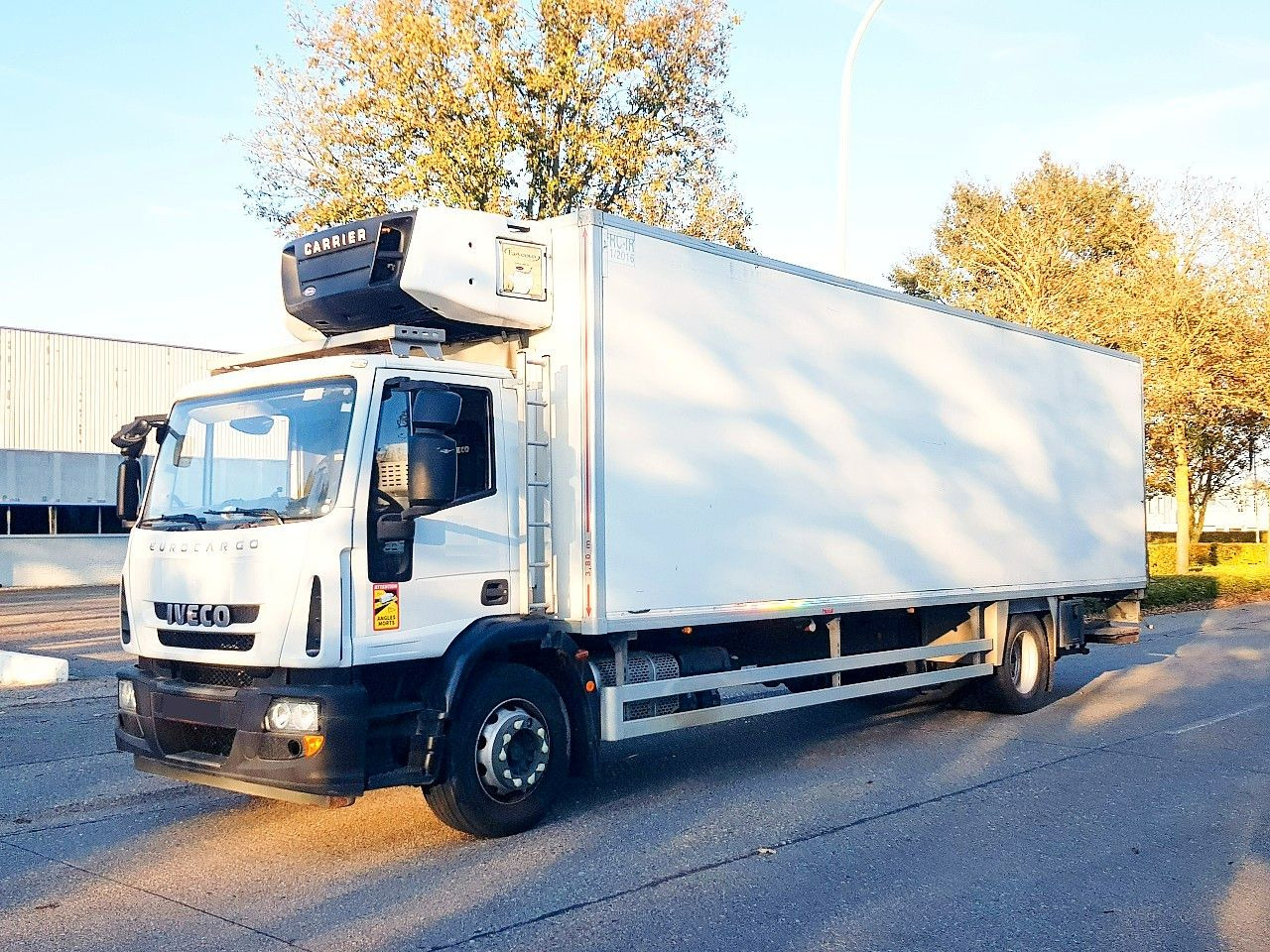 Iveco 190E28 NUR KUHLKOFFER + CARRIER SURPA 950 Iveco 190E28 NUR KUHLKOFFER + CARRIER SURPA 950 - Рефрижератор: фото 3 Iveco 190E28 NUR KUHLKOFFER + CARRIER SURPA 950 Iveco 190E28 NUR KUHLKOFFER + CARRIER SURPA 950 - Рефрижератор: фото 3