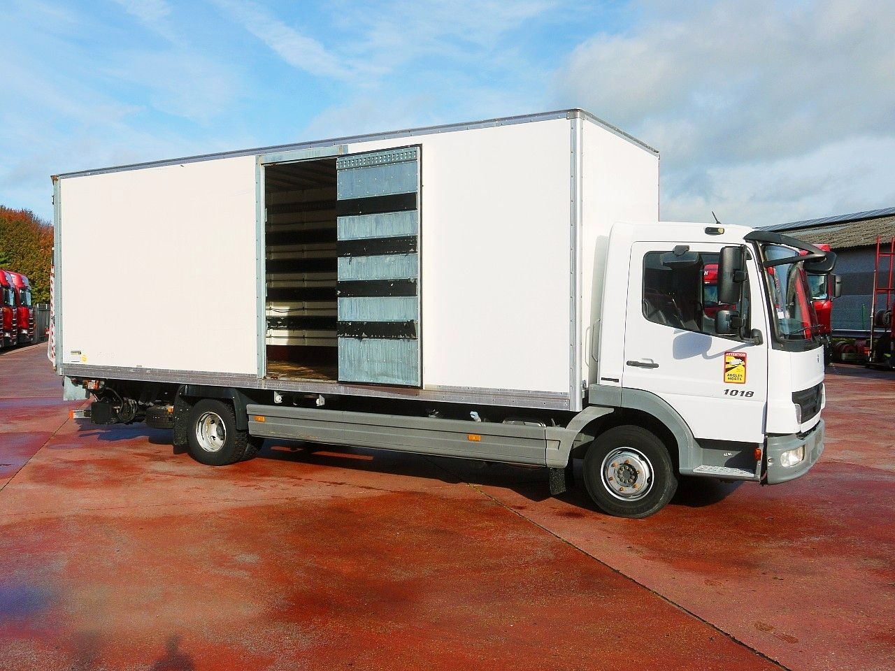 Mercedes-Benz 1018 ATEGO MEUBEL KOFFER A/C LBW LUFT 112tkm - Грузовик с закрытым кузовом: фото 3 Mercedes-Benz 1018 ATEGO MEUBEL KOFFER A/C LBW LUFT 112tkm - Грузовик с закрытым кузовом: фото 3