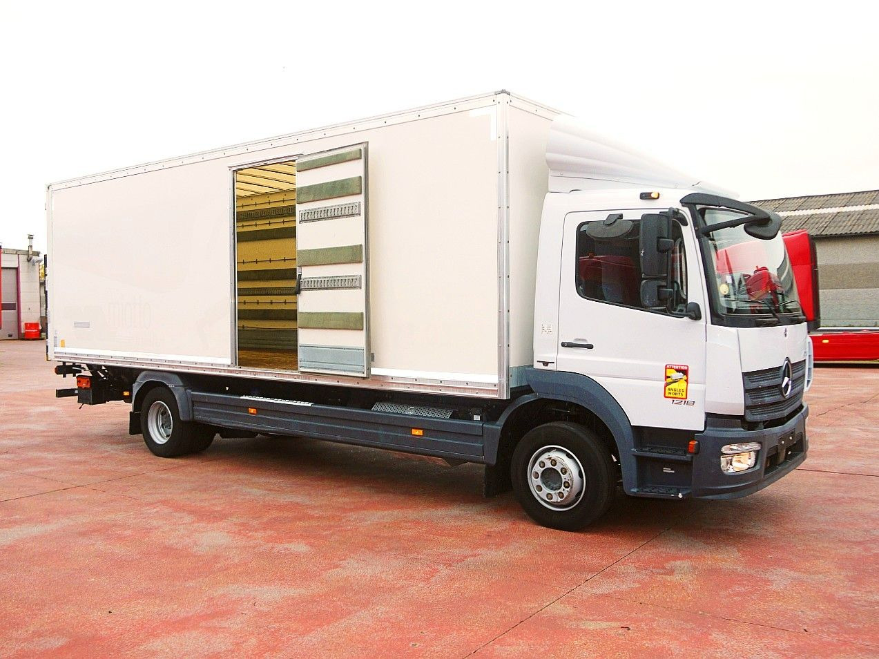 Mercedes-Benz 1218 ATEGO MEUBEL KOFFER A/C 124 Tkm - Фургон с закрытым кузовом: фото 3 Mercedes-Benz 1218 ATEGO MEUBEL KOFFER A/C 124 Tkm - Фургон с закрытым кузовом: фото 3