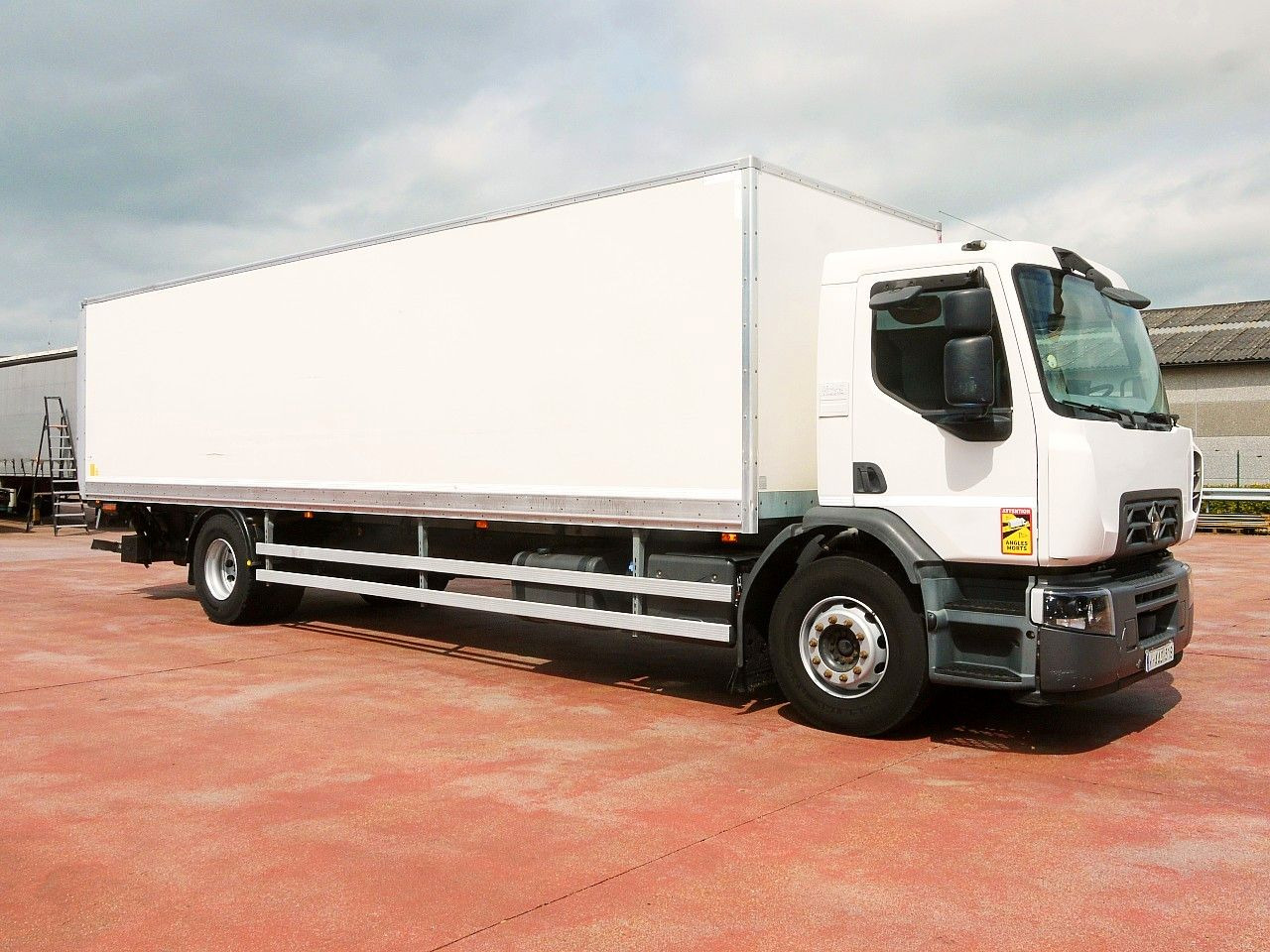 Renault D 19.280 MEUBEL KOFFER LADEBORDWAND 180tkm - Грузовик с закрытым кузовом: фото 3 Renault D 19.280 MEUBEL KOFFER LADEBORDWAND 180tkm - Грузовик с закрытым кузовом: фото 3
