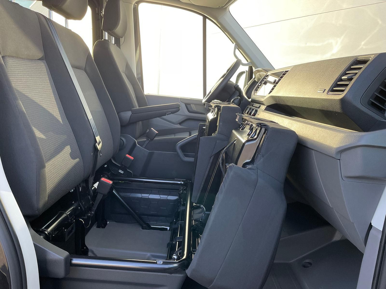 Цельнометаллический фургон, Грузопассажирский фургон MAN TGE 3.180 L3H3 MIXTO 4x4 AUTOM DIFF AHK ACC NAV: фото 25 Цельнометаллический фургон, Грузопассажирский фургон MAN TGE 3.180 L3H3 MIXTO 4x4 AUTOM DIFF AHK ACC NAV: фото 25