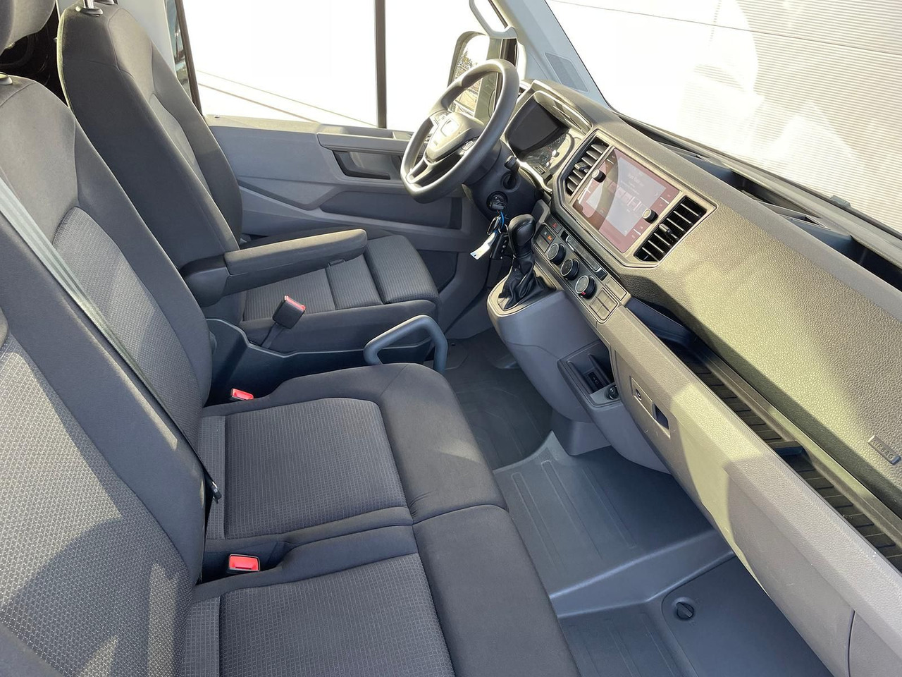 Цельнометаллический фургон, Грузопассажирский фургон MAN TGE 3.180 L3H3 MIXTO 4x4 AUTOM DIFF AHK ACC NAV: фото 14 Цельнометаллический фургон, Грузопассажирский фургон MAN TGE 3.180 L3H3 MIXTO 4x4 AUTOM DIFF AHK ACC NAV: фото 14