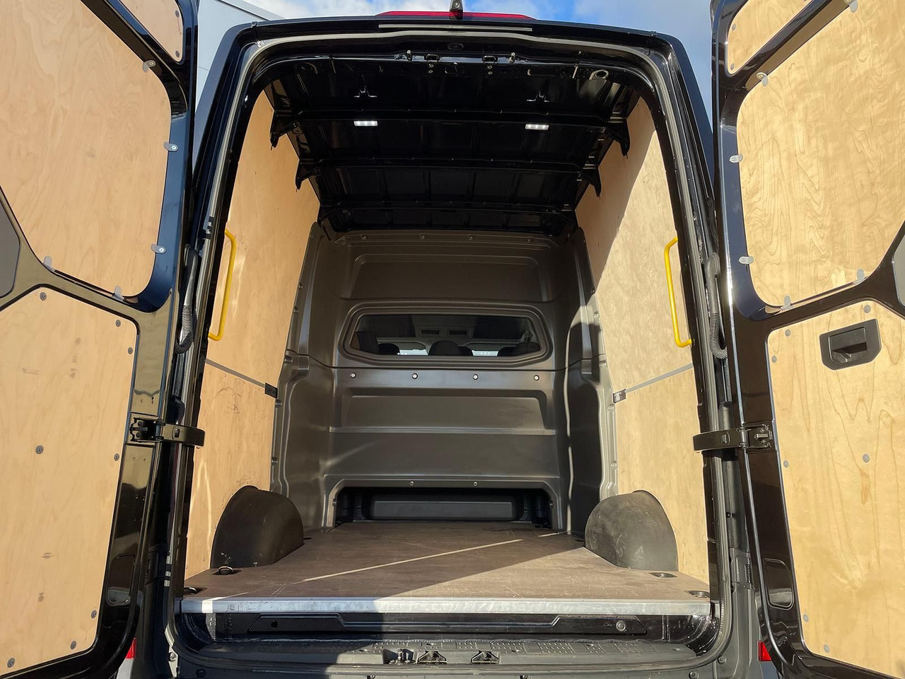 Цельнометаллический фургон, Грузопассажирский фургон MAN TGE 3.180 L3H3 MIXTO 4x4 AUTOM DIFF AHK ACC NAV: фото 33 Цельнометаллический фургон, Грузопассажирский фургон MAN TGE 3.180 L3H3 MIXTO 4x4 AUTOM DIFF AHK ACC NAV: фото 33