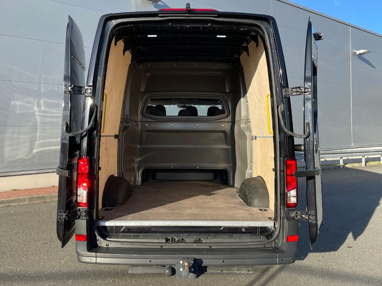 Цельнометаллический фургон, Грузопассажирский фургон MAN TGE 3.180 L3H3 MIXTO 4x4 AUTOM DIFF AHK ACC NAV: фото 34 Цельнометаллический фургон, Грузопассажирский фургон MAN TGE 3.180 L3H3 MIXTO 4x4 AUTOM DIFF AHK ACC NAV: фото 34