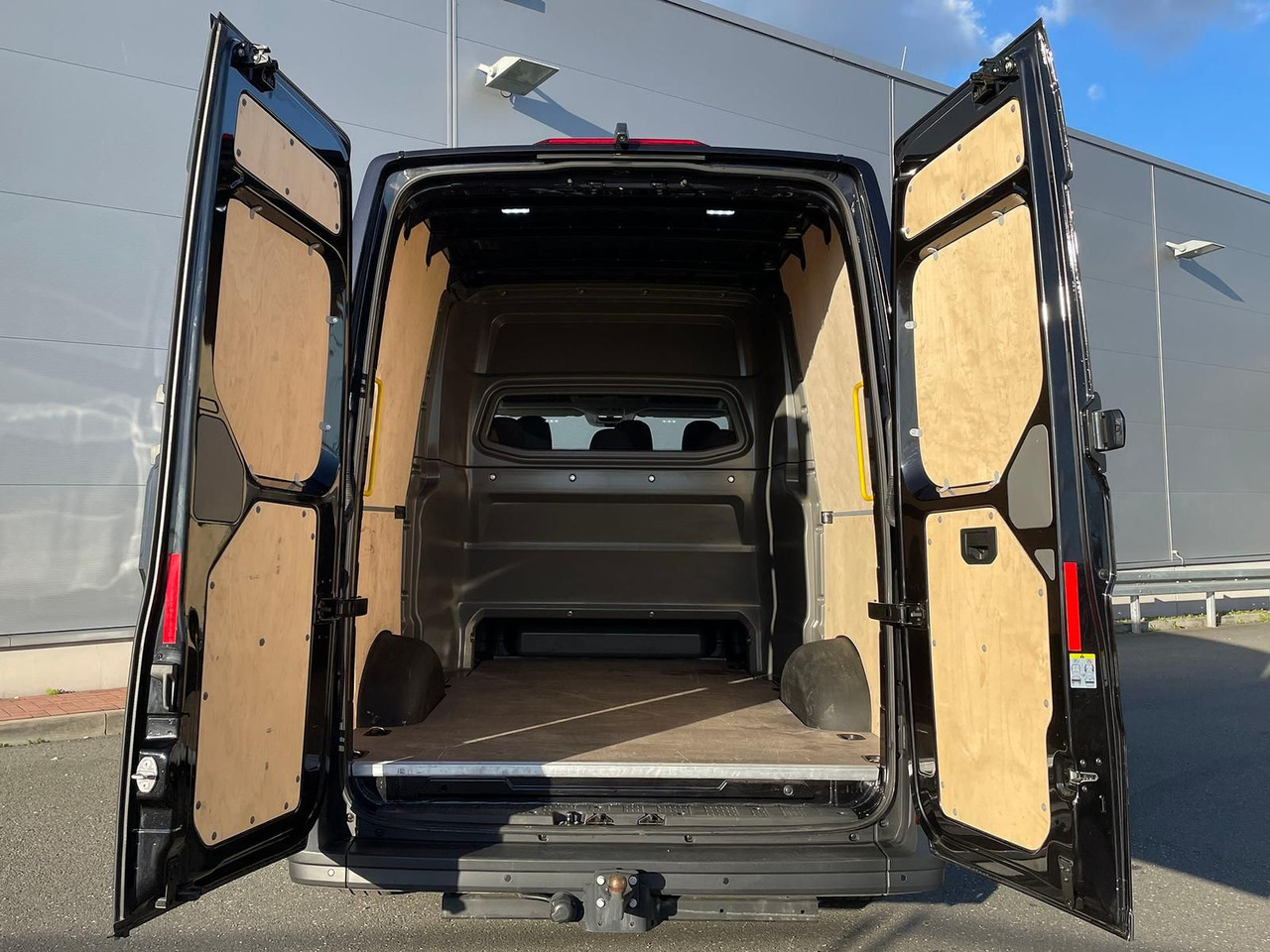 Цельнометаллический фургон, Грузопассажирский фургон MAN TGE 3.180 L3H3 MIXTO 4x4 AUTOM DIFF AHK ACC NAV: фото 11 Цельнометаллический фургон, Грузопассажирский фургон MAN TGE 3.180 L3H3 MIXTO 4x4 AUTOM DIFF AHK ACC NAV: фото 11