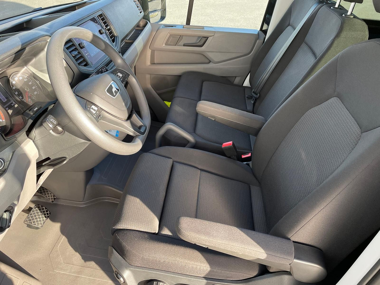 Цельнометаллический фургон, Грузопассажирский фургон MAN TGE 3.180 L3H3 MIXTO 4x4 AUTOM DIFF AHK ACC NAV: фото 23 Цельнометаллический фургон, Грузопассажирский фургон MAN TGE 3.180 L3H3 MIXTO 4x4 AUTOM DIFF AHK ACC NAV: фото 23