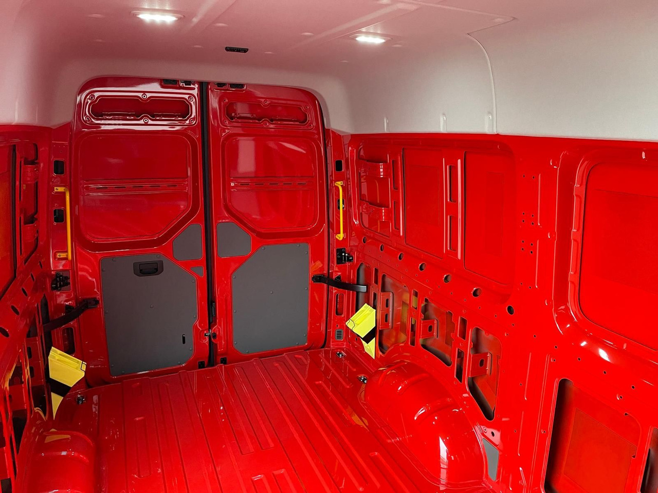 Цельнометаллический фургон MAN TGE 4.160 L3H3 Kasten NAVI TEMP SITZH FEUERROT: фото 10