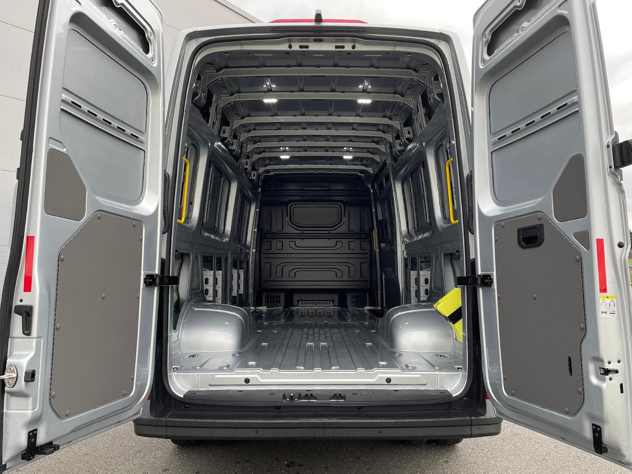 Цельнометаллический фургон MAN TGE 5.160 Kasten L4H3 5t 4x4 OBERAIGNER STANDHZ: фото 25 Цельнометаллический фургон MAN TGE 5.160 Kasten L4H3 5t 4x4 OBERAIGNER STANDHZ: фото 25