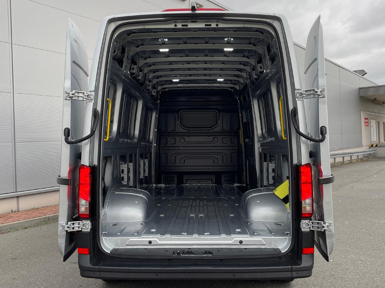Цельнометаллический фургон MAN TGE 5.160 Kasten L4H3 5t 4x4 OBERAIGNER STANDHZ: фото 10 Цельнометаллический фургон MAN TGE 5.160 Kasten L4H3 5t 4x4 OBERAIGNER STANDHZ: фото 10