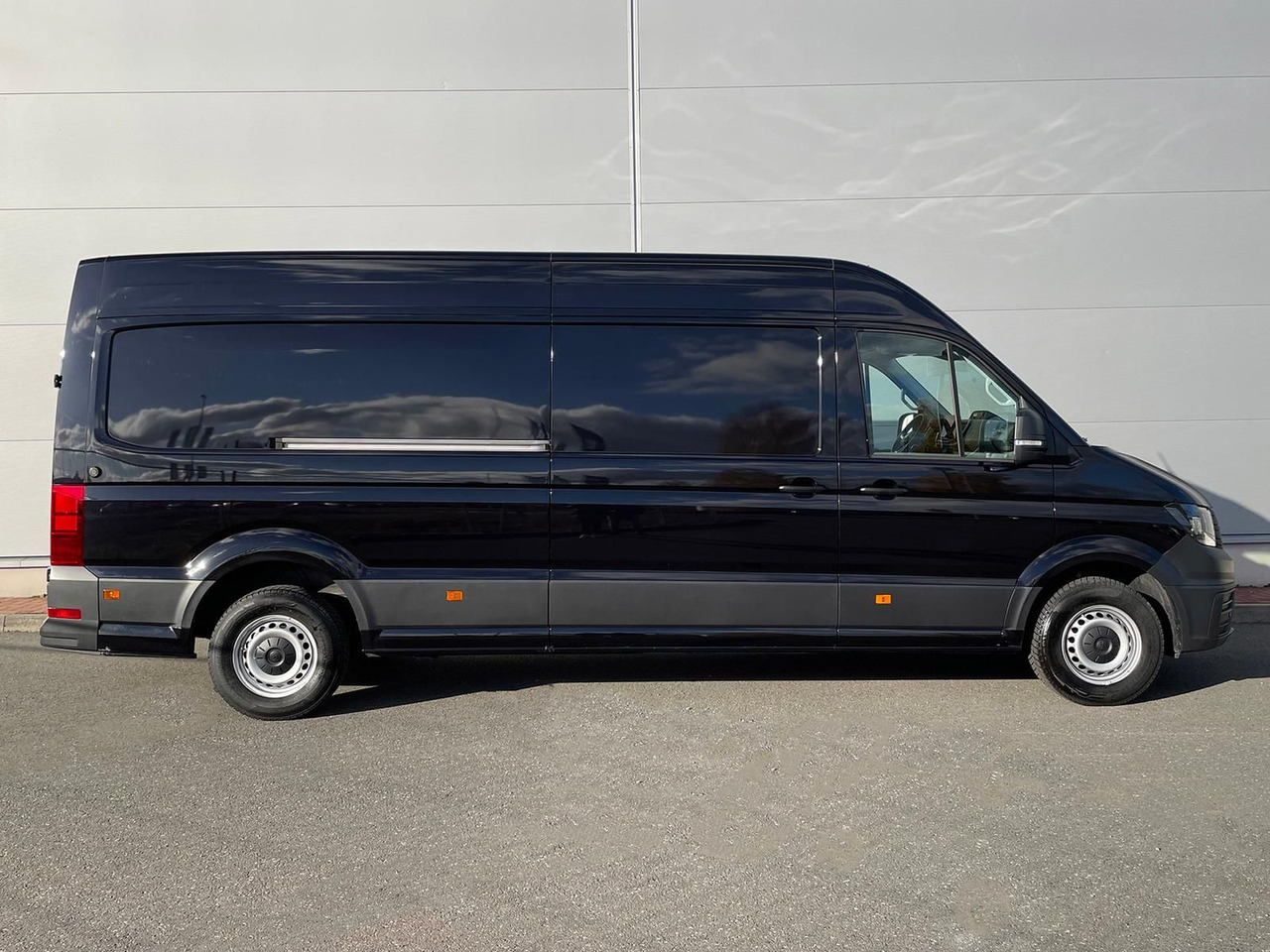 Volkswagen Crafter Kasten 35 L4H3 NAV SITZHZ AHK DAB KAMERA - Пассажирский фургон: фото 5 Volkswagen Crafter Kasten 35 L4H3 NAV SITZHZ AHK DAB KAMERA - Пассажирский фургон: фото 5